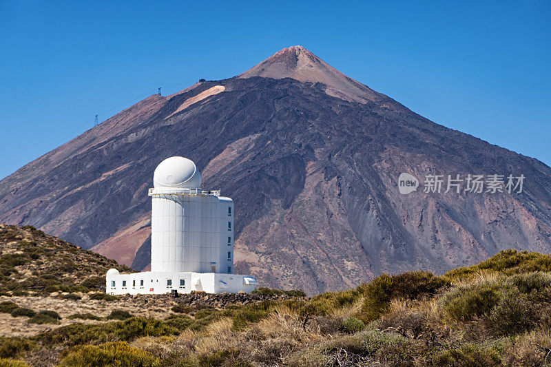 泰德天文台(天文台del Teide)和泰德山的背景，特内里费，加那利群岛，西班牙。